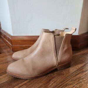 Nisolo Eva Everyday Chelsea Boot Almond Size 7 excellent condition